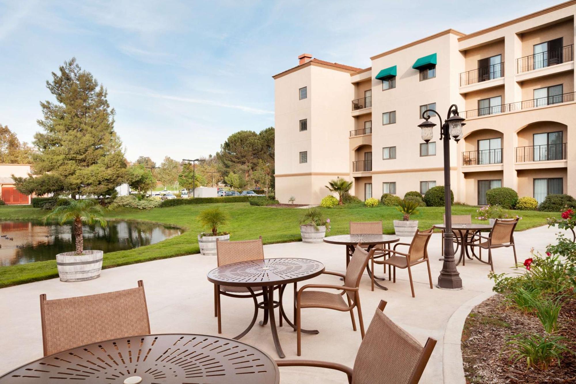 Embassy Suites By Hilton Temecula Valley Wine Country Exteriör bild